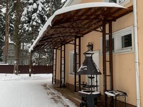 Небольшой навес для зоны барбекю